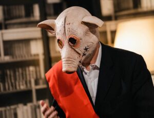 PompaDur live am 9. März im Cafe Korb! „Hintergrunzig!“, sagte das Schwein und wetzte die Messer….